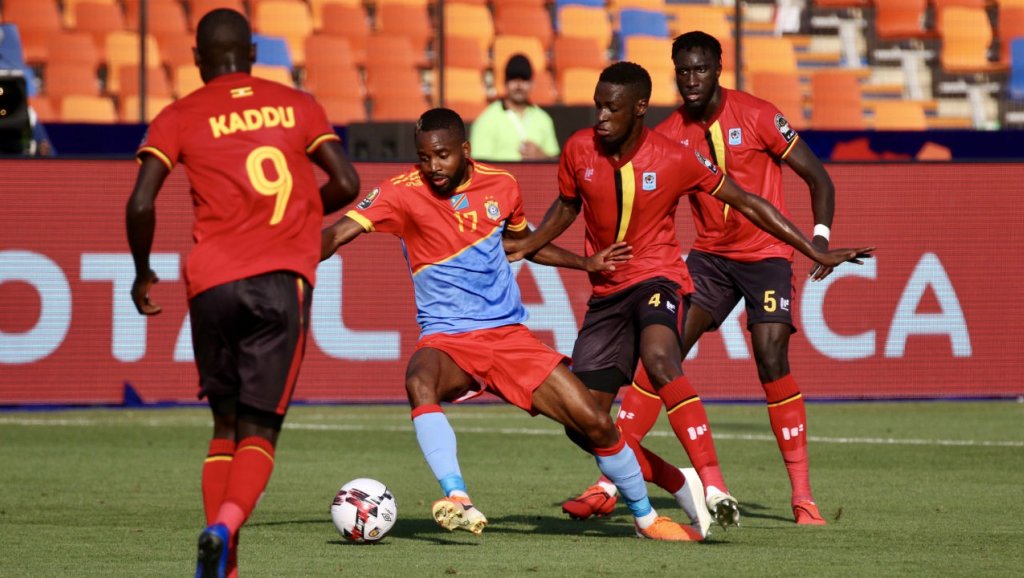 CAN 2019 : l'Ouganda surprend la RDC (2-0) et s'empare de la première place du groupe A - wiwsport CAN 2019 : l'Ouganda surprend la RDC (2-0) et s'empare de la première place du groupe A - wiwsport
