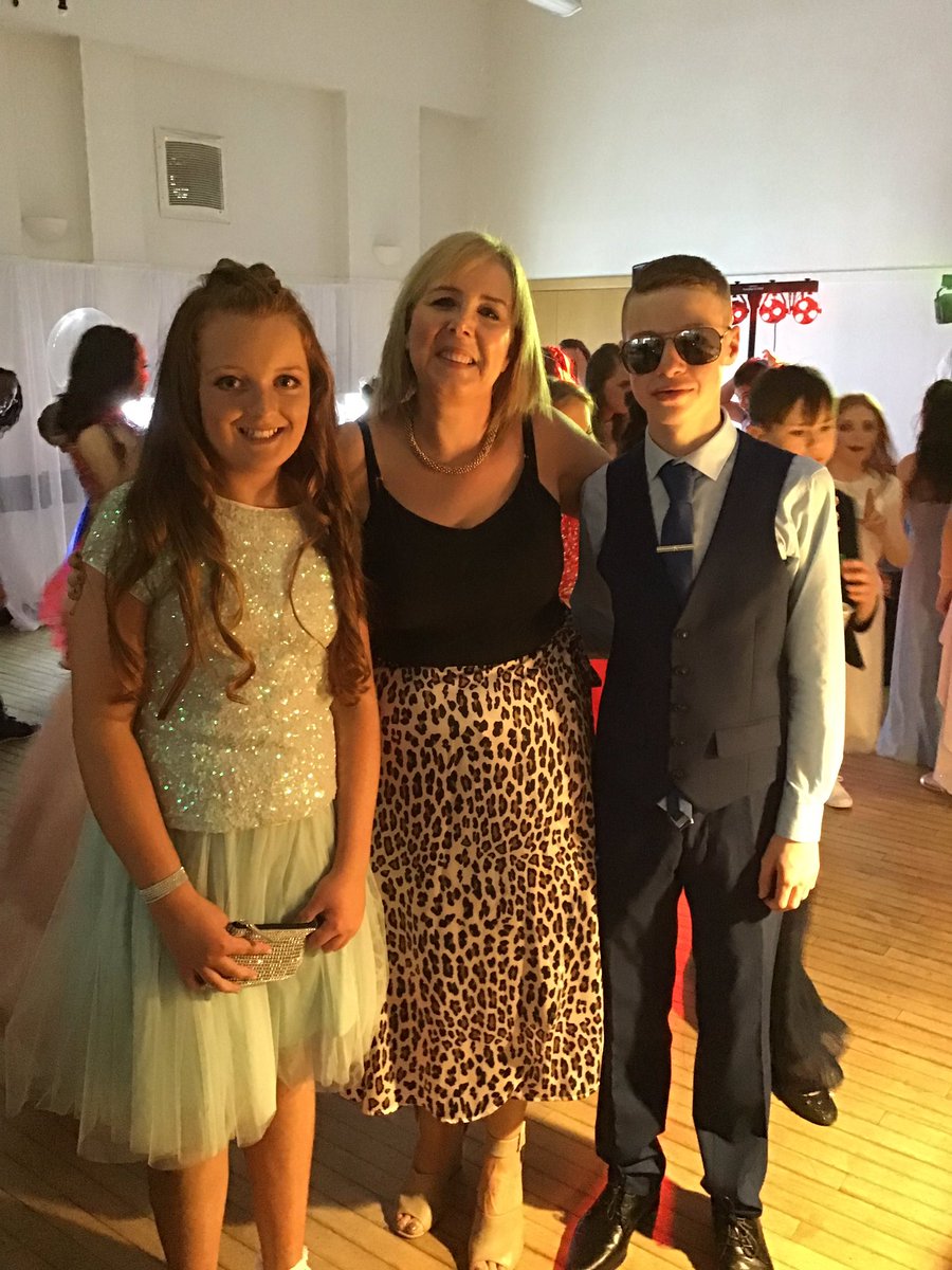 PirieParkPS's tweet photo. Mrs Clark #gatecrashed the party but got a great reception from all the children. #Idoloveaparty! https://t.co/RpR7eQq2P5