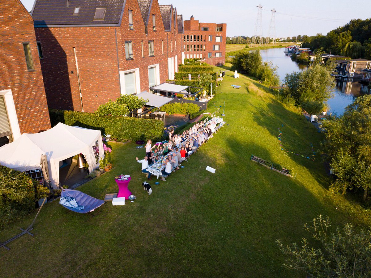 maartenbeekie's tweet photo. Vanavond ons 10 jarig jubileum #wipstrikpark #zwolle #troz op onze buurt #betereengoedebuurdaneenverrrevriend supergezellig https://t.co/YfJpbwGVLL