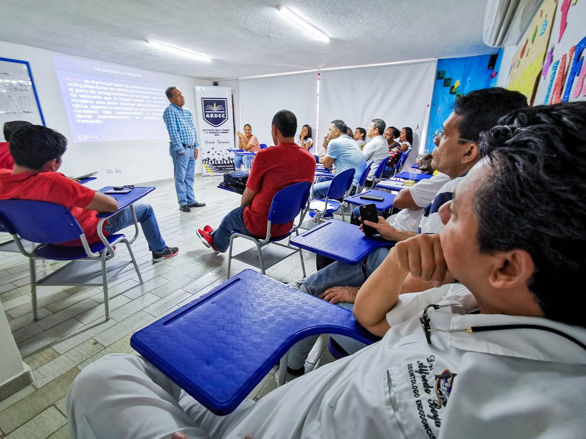 de_ardec's tweet photo. #AEstaHora | En @de_ardec desde las ⌚ 8 am se realiza capacitación de radio protección a 33 odontologos 🥼 para mejorar sus procesos en radiación ionizante. 
#SomosArdec #Cartagena https://t.co/8wRM7cvHni