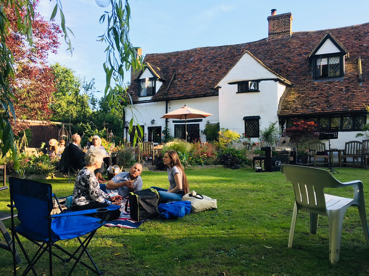 JosephineCumbo's tweet photo. #Midsummer garden opera #Watersend Cottage #Herts https://t.co/8FcQAC98YW