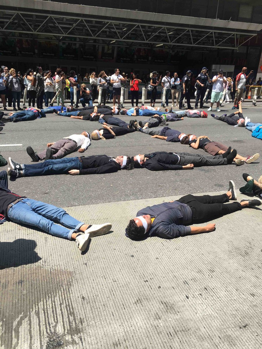 XR_NYC's tweet photo. Images from today's action, the banner reads "Climate Change (Ed strike through EMERGENCY)=Mass Murder
#ExtinctionRebellion
#EarthToMedia
#RebelForLife
https://t.co/jWDIfsk7xW https://t.co/64dqkDtuTw