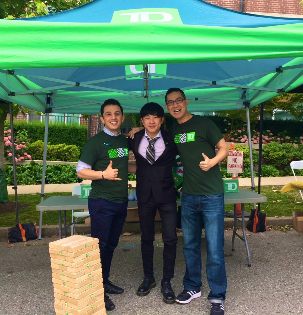 WilsonTu_TD's tweet photo. Come join us at 2019 Daisy Day Festival. We have lots freebies to give out plus the fun MegaJenga to play with! 💚😊💚 #Burnaby #AustinHeights #ReadyForYou #OneTD @BruceGray_TD @JonNg318 https://t.co/ecmrY9kbys