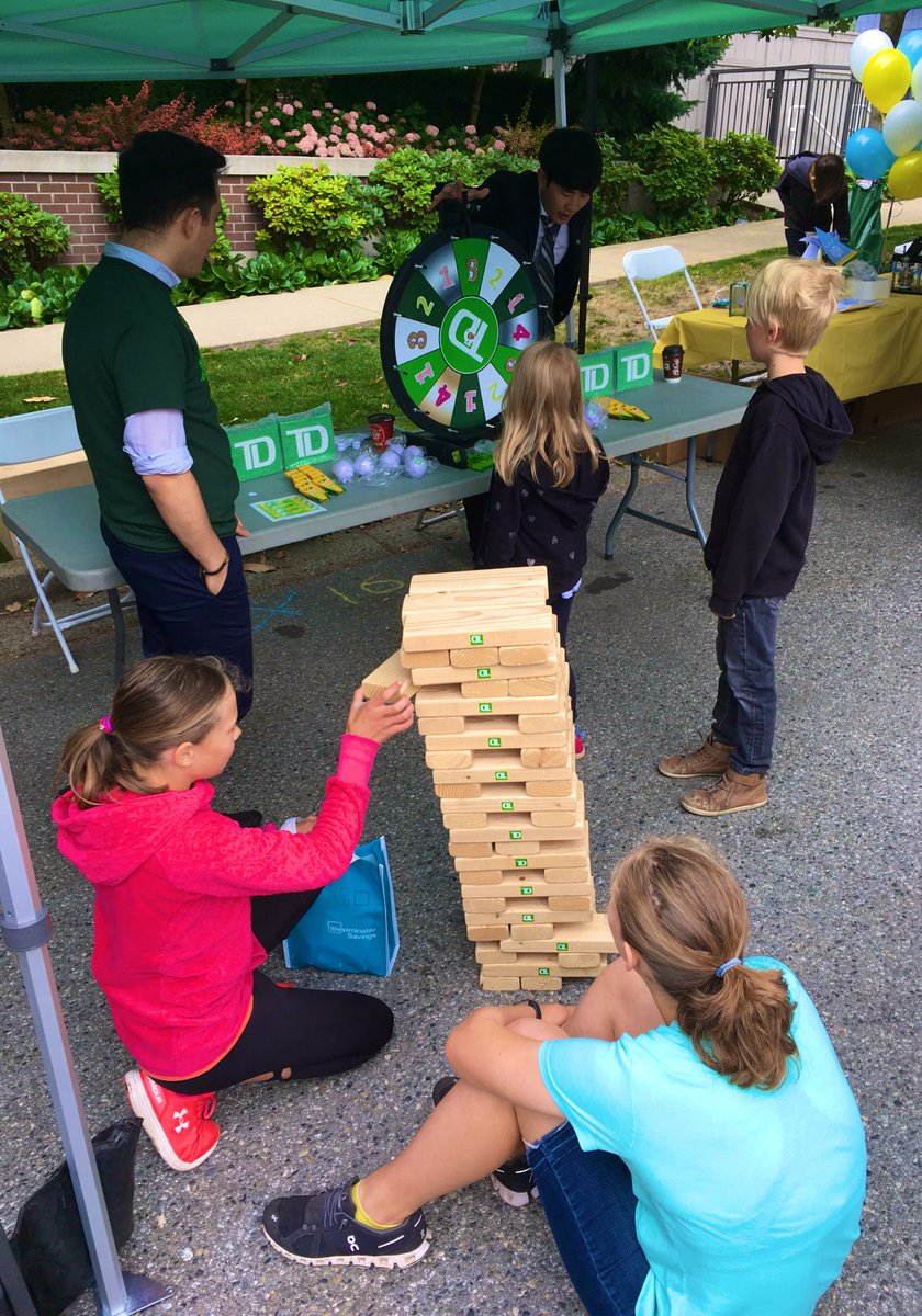 WilsonTu_TD's tweet photo. Come join us at 2019 Daisy Day Festival. We have lots freebies to give out plus the fun MegaJenga to play with! 💚😊💚 #Burnaby #AustinHeights #ReadyForYou #OneTD @BruceGray_TD @JonNg318 https://t.co/ecmrY9kbys