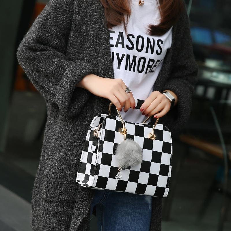 accessoriesvall's tweet photo. https://t.co/9LSeGAcAR5

High Quality Leather Plaid Design Flap Tote Bag

#women #bag #fancy #elegance #bags #accessories #jewelry #quality #fashion https://t.co/ndHUeSMLnu