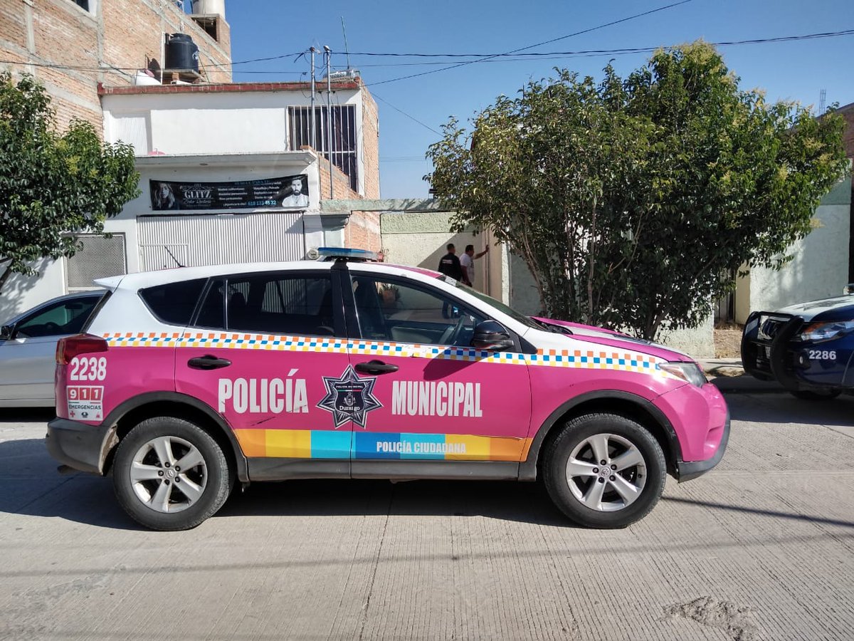 DMSPDGO's tweet photo. Gracias a la creación de la Unidad de Atención a Victimas de Violencia Familiar y de Género de la @DMSPDGO, se atienden de forma más oportuna e integral los reportes que la ciudadanía hace a través del las líneas de emergencia #911 y #CEMMIP #SeguridadResponsabilidadCompartida https://t.co/ExjXeZvFd8