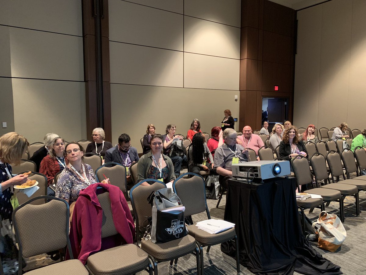 TheBlondeKB's tweet photo. Anatomy of a Premise Line w/ #JeffLyons #DFWCon @DFWCON  we have TWIX https://t.co/4LPwnsVhqT