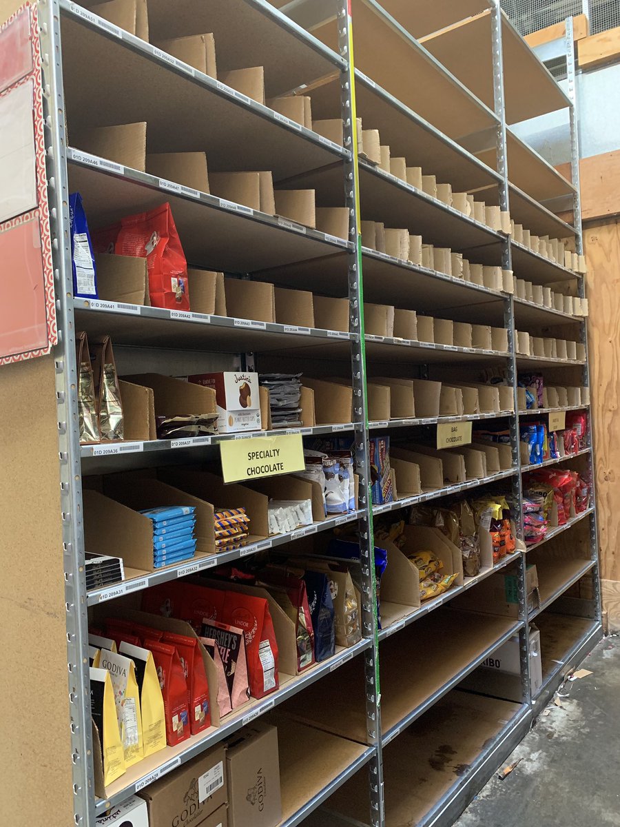 alexismckeand1's tweet photo. The weekend is a great time to empty the stockroom. Candy is looking #TooSweet today! #DBO #KeepItLadderless #NowIWantSomeChocolate #1364ALLin #FoodTeamIsRocking https://t.co/2D6vHIaTQP