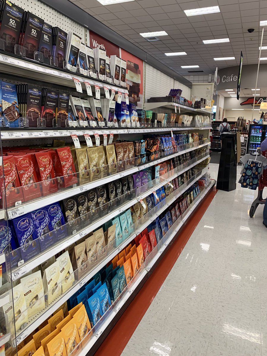 alexismckeand1's tweet photo. The weekend is a great time to empty the stockroom. Candy is looking #TooSweet today! #DBO #KeepItLadderless #NowIWantSomeChocolate #1364ALLin #FoodTeamIsRocking https://t.co/2D6vHIaTQP