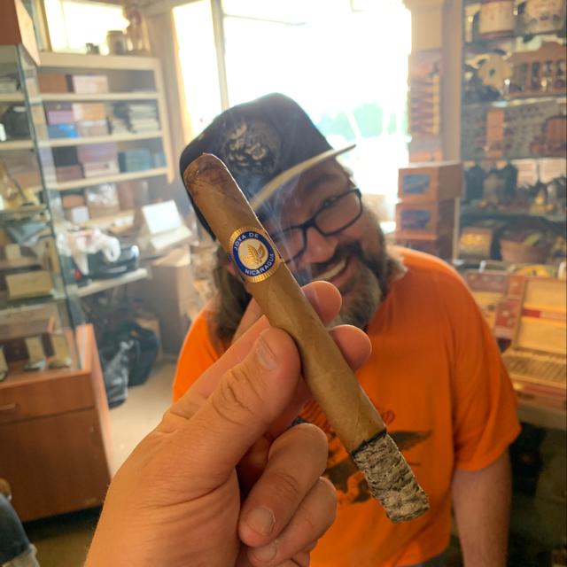 MikemorgasmMike's tweet photo. I just smoked a Joya Classico No.1  on @drewdiplomat! #DE4L https://t.co/zVWrOIp8Fx