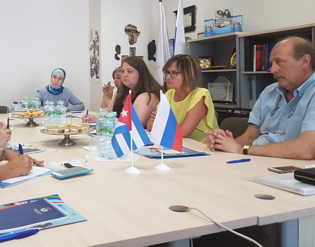 Moscú. En la Universidad Amistad con los Pueblos se formaron cientos de jóvenes cubanos. Hoy aqui 16 alumnos cursan estudios en diferentes perfiles. La Academia construye puentes entre los pueblos.<a href="/CubaMINREX/">Cancillería de Cuba</a> #SomosContinuidad <a href="/GerardoPPortal/">Gerardo Peñalver Portal</a> #SomosCuba