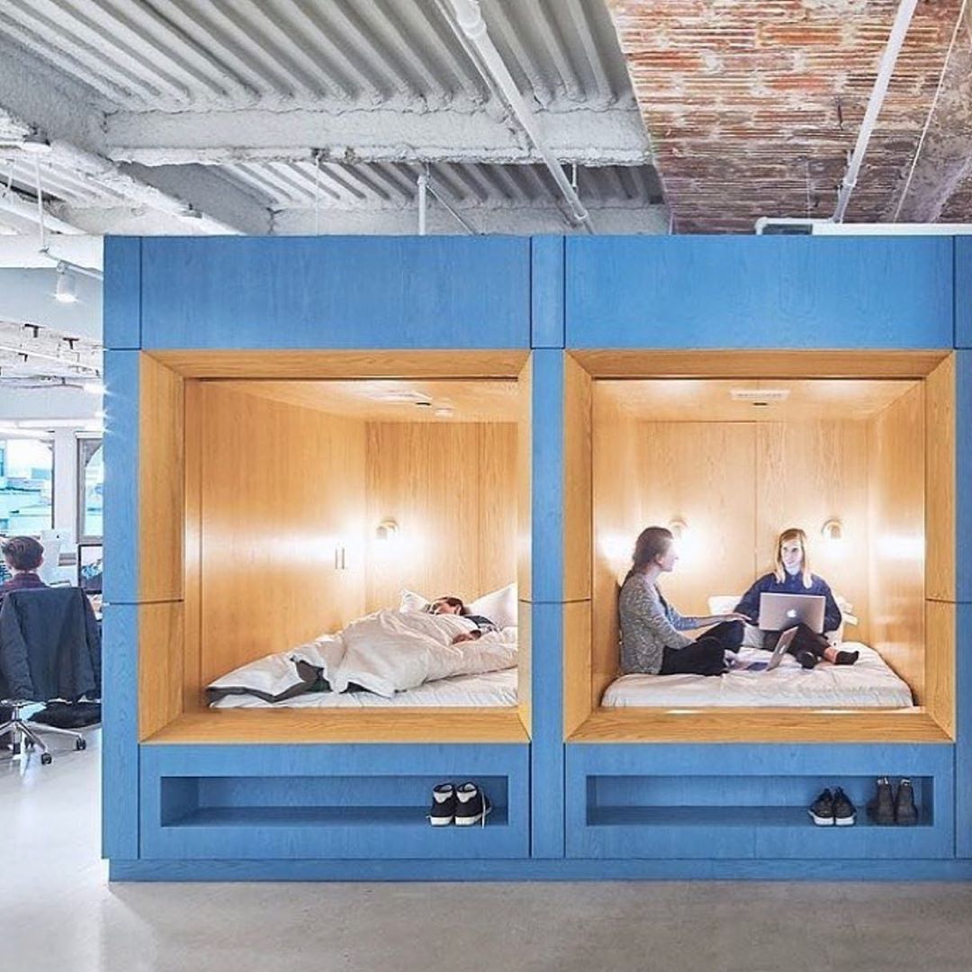 Work in bed at the office? We are in!!!! Who else needs this?
—————————————————————————
Photo credit: @aaronthompsonphoto bit.ly/2WT085R