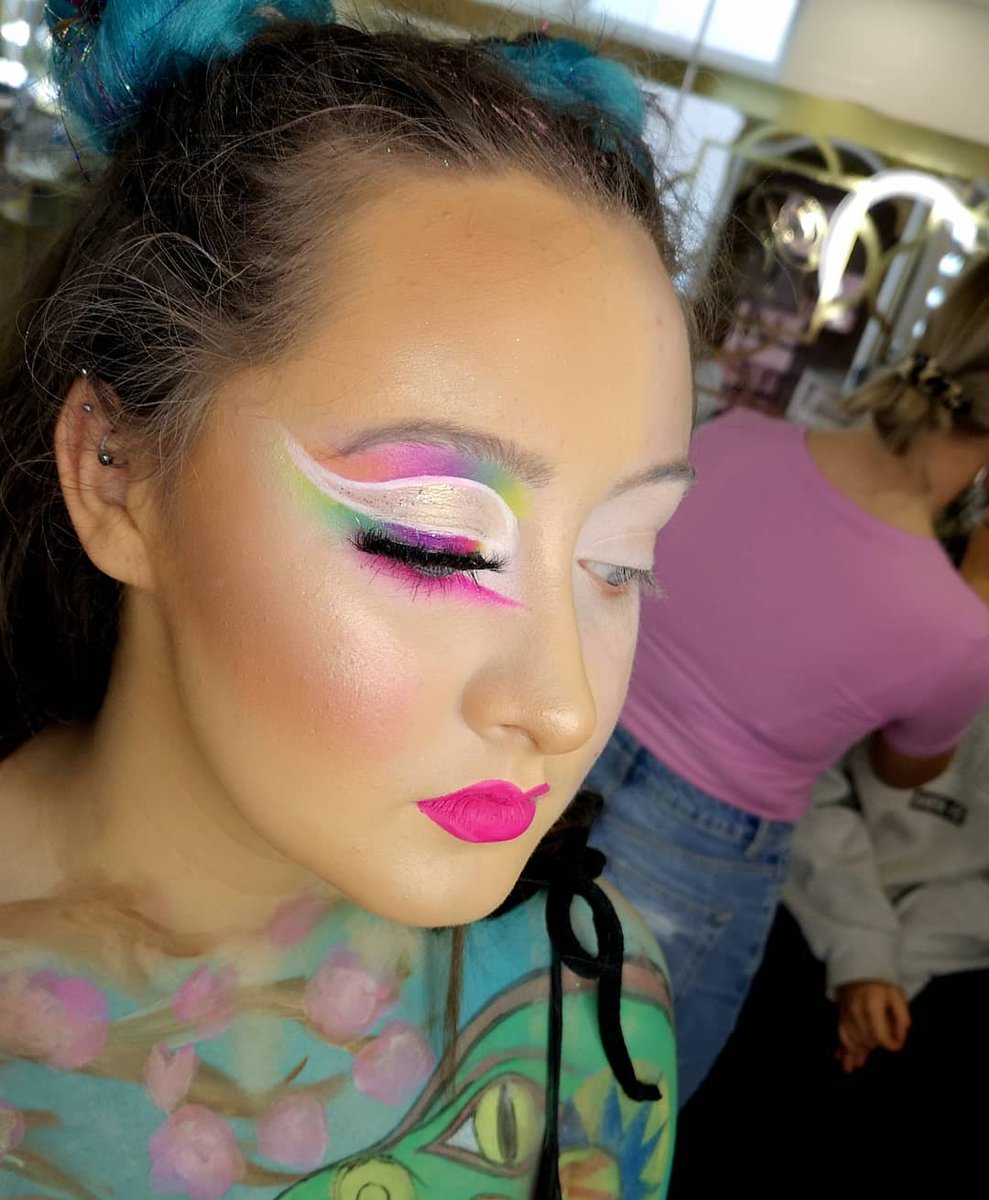 sunflowerartt's tweet photo. Cute festival look I did ❤️
@SeptemberRoseCo @MorpheBrushes @JeffreeStar @plouiseacademy @MACcosmetics https://t.co/kJUQQ6DWcx