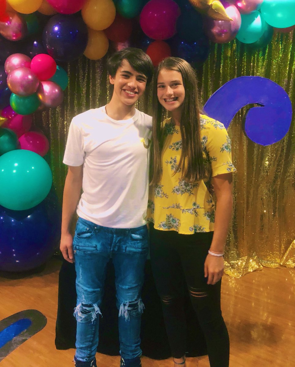 AshleyKingOnAir's tweet photo. My daughter @averymarshh loved #WillyWonkaJr at @TheRep so much that she saw it back-to-back nights. Okay, maybe Mr. Salt had something to do with it, too. ๐
#theyredating #cutecouple #talentedkids #mrsalt #willywonka #charlieandthechocolatefactory ๐ญ๐ซ๐ญ https://t.co/NtOtAWPGrn