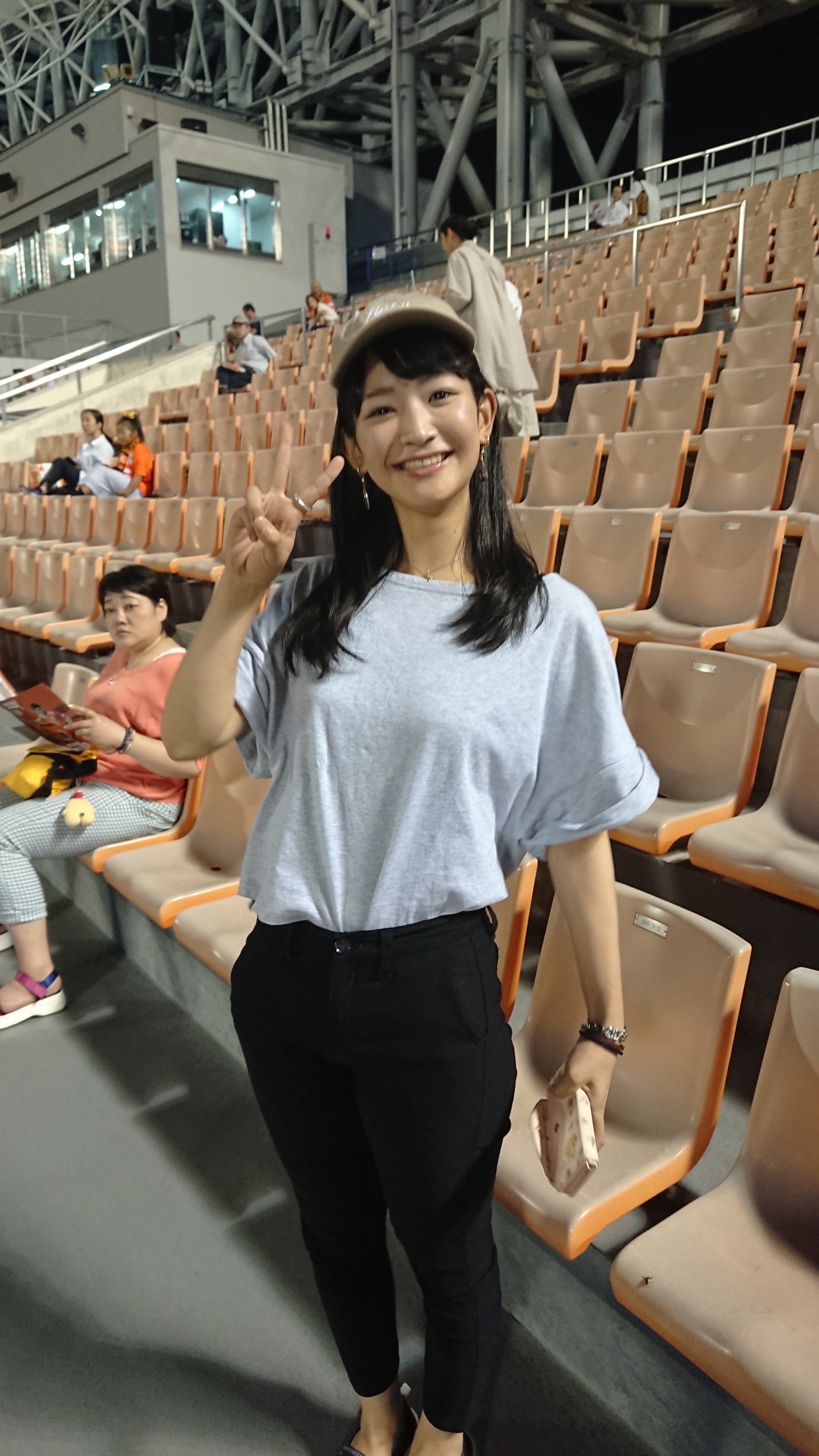 Fujikunn 最後にこの1枚 ハーフタイムに移動しようとしたら 武田さん岡山から駆けつけてくれました みなみちゃんレポーターしてるので見に来たそう 地元岡山で頑張ってとお声掛けしました 今日の写真は以上です Sanga Sangafc Ehimefc Team京都
