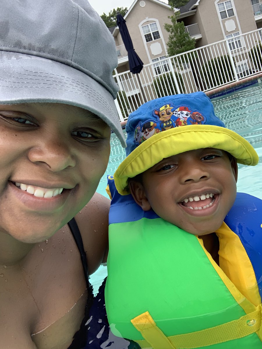 Pool fun #dolestrong #hdessummerselfie @PrinciPAL_HDES