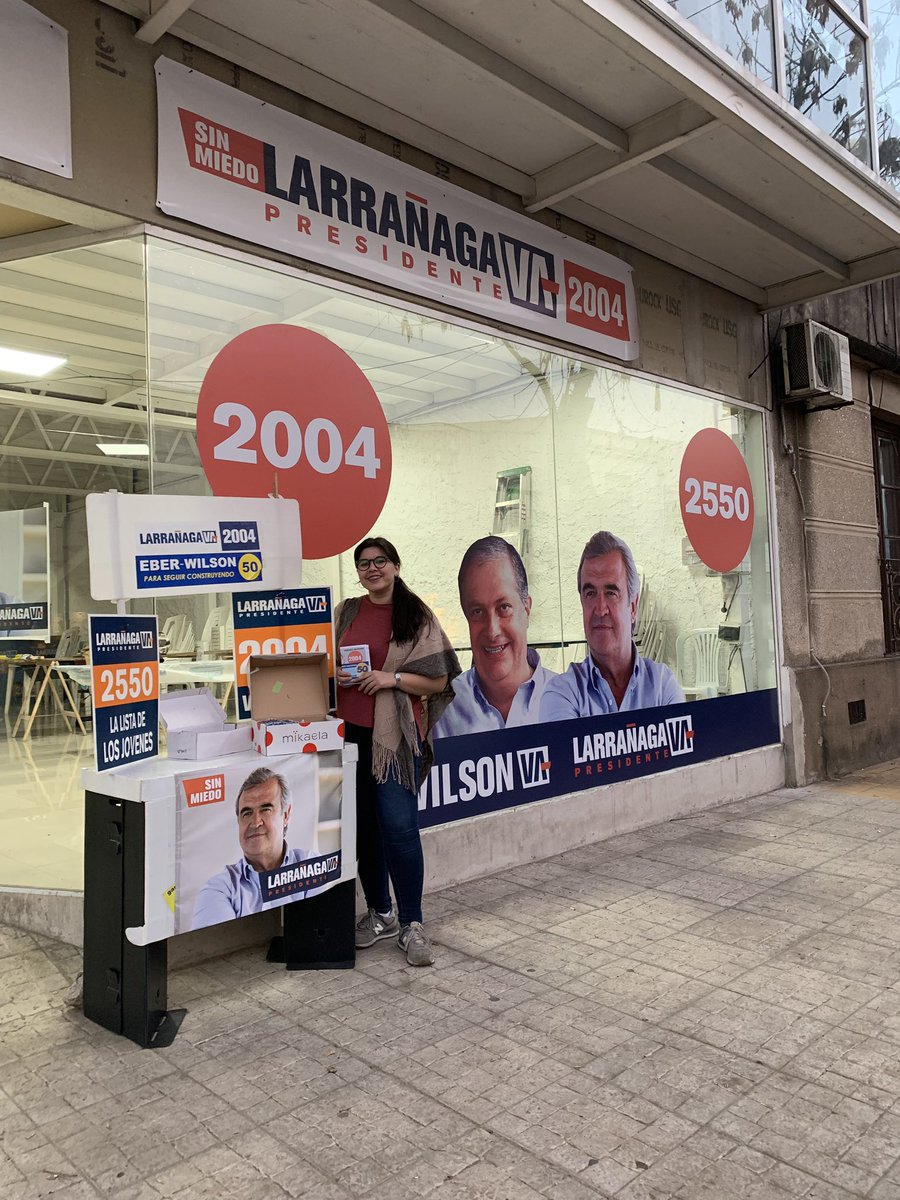 LuciAlvez's tweet photo. Ya tenes tu lista?! Pasa por el comité y levanta la tuya! 25 de mayo esquina Catalina! #LarrañagaVa #WilsonVa @jorgewlarranaga ✌️⚪️🔵 https://t.co/CiOKhK611f
