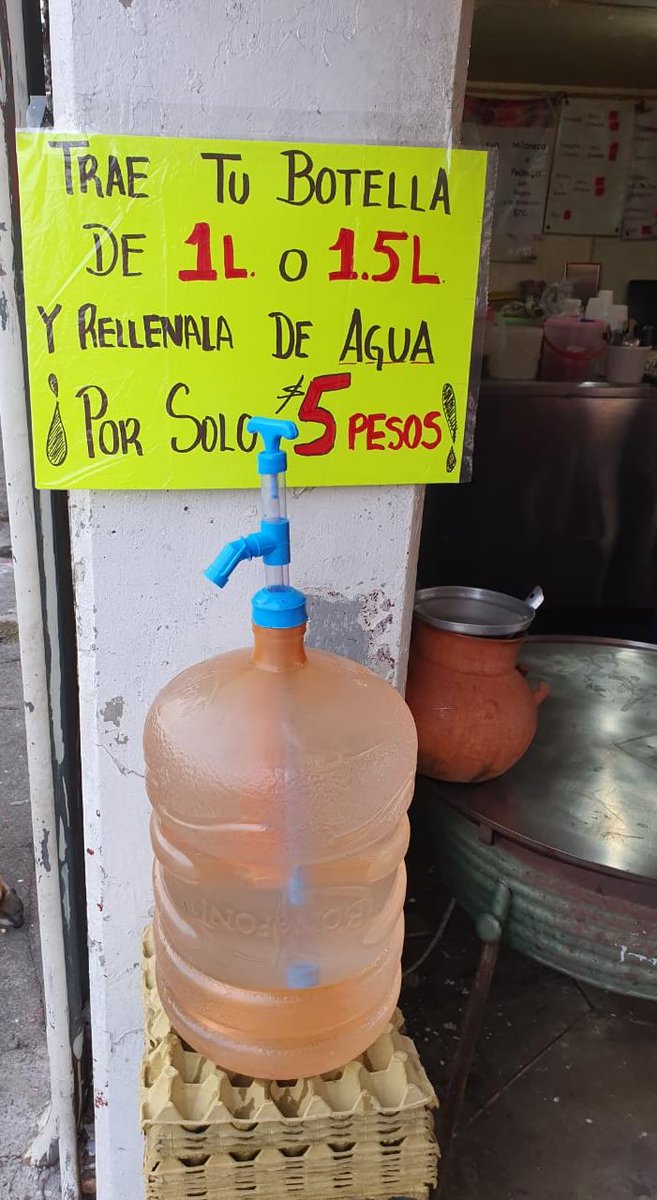 ¡#ElVeranoLlegóY con mucho calor! 🥵

¿Qué tal esta medida sustentable para evitar el consumo de botellas de plástico en un negocio de la @CDeAbastoCDMX? 🥤