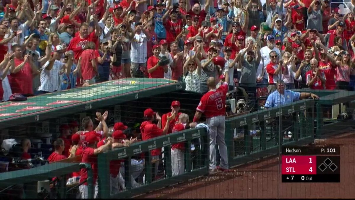 DerekStaahl's tweet photo. In AWE of St. Louis fans giving Albert Pujols a curtain call after his HR. They have to be the best baseball fans in the country.           Can you imagine if an LA sports legend left the city to sign for more money elsewhere??? He’d be booed nonstop!! https://t.co/BtPfLrjNJz