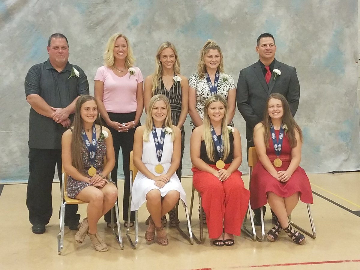 HSSports01's tweet photo. Frazier's 2019 PIAA championship softball team was honored at Saturday's Fayette County Sports Hall of Fame banquet. https://t.co/7vtyGjJ9yv