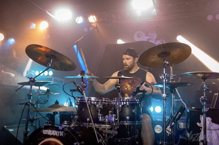 Unearthofficial's tweet photo. Nick Pierce hitting them drums in Flint, Michigan at the Machine Shop. 📷@mezgarth #nickpierce #drums #traditionalgrip #unearth #nobodytakespicturesofthedrummer https://t.co/g9b9VLVAfw