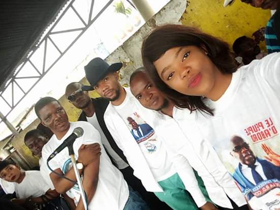 Arrêt sur images. 
La sortie publique du MENCHA UDPS à la tshangu, une réussite totale. La tshangu s est dite acquise à la cause nationale derrière le Président de la République au travers du MENCHA. Bravo Bravo