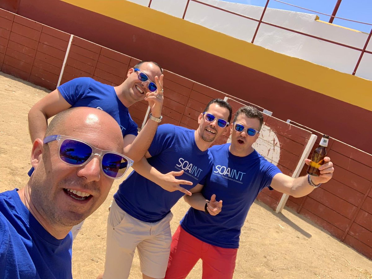 lmochales's tweet photo. Disfrutando de la fiesta de verano de #soaint ... #BenditoVeranoSoaint2019 #Equipooo 🙅🏼‍♂️ https://t.co/bVd5d7pvG2
