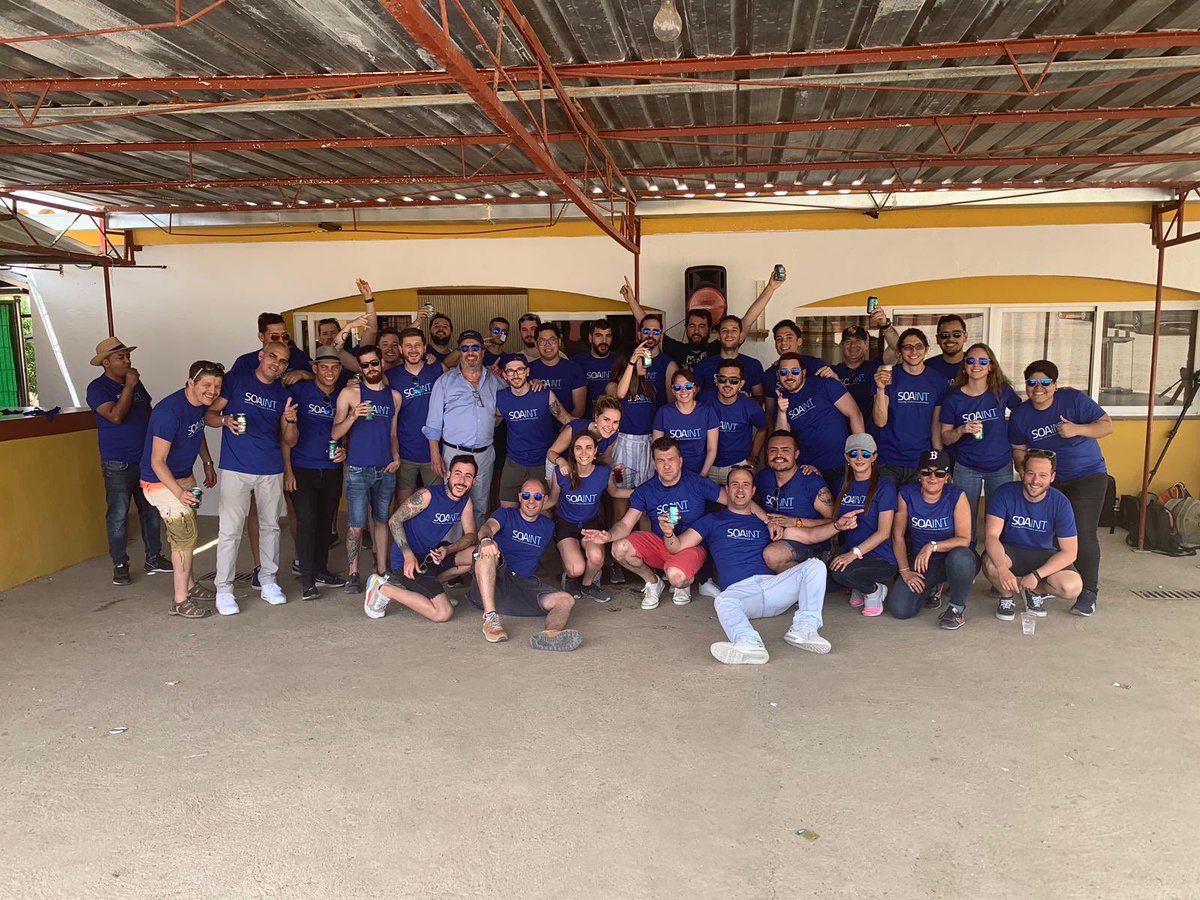 lmochales's tweet photo. Disfrutando de la fiesta de verano de #soaint ... #BenditoVeranoSoaint2019 #Equipooo 🙅🏼‍♂️ https://t.co/bVd5d7pvG2