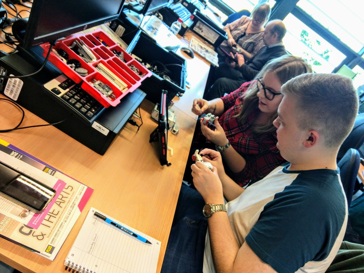Activ8Thinking's tweet photo. Hey @WeAreComputing check out our brilliant NW Computing teachers. Teaching, learning and sharing on a busy Saturday! #EHComputing @EHU_FOE https://t.co/hsYQTJIAoU