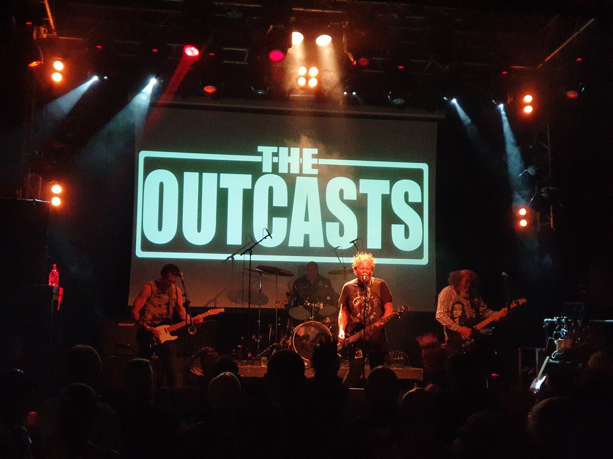 _zalkap_'s tweet image. &quot;... better start running because the cops are coming ...&quot; #theoutcasts #punk #buttonfactory #dublin