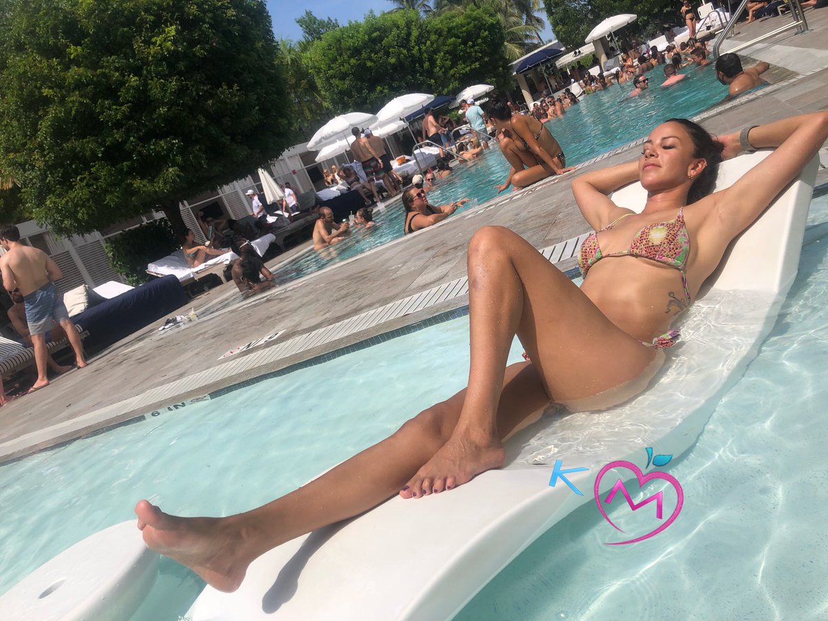 Slideshow valeria manzano leak.