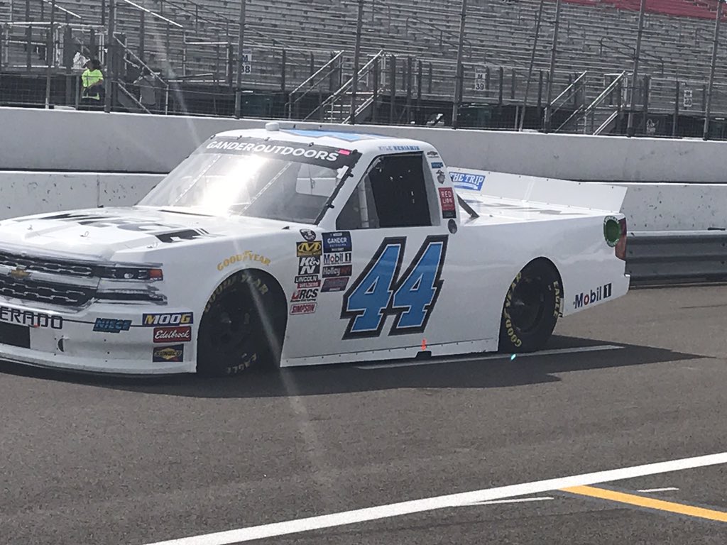 NieceMotorsport's tweet image. Practice at @WWTRaceway is in the books 📚 

@RossChastain finds himself in P 8️⃣ in his No. 45 @CarShieldUSA Chevrolet 

@KyleBenjamin_ finds himself in P 1️⃣5️⃣in his No. 44 #Nieceequipment Chevrolet 

#CarShield #CarShieldAutoProtection #ExtendedAutoProtection #AutoWarranty