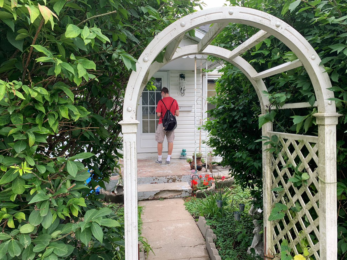 LynseyHart's tweet image. As ALWAYS it was a pleasure to spend the day talking to people in Clarinda about @ewarren and her plans for #BigStructuralChange! Big shout out to all those who wanted fight cards for the rest of their family in SWIA #HowWeWin