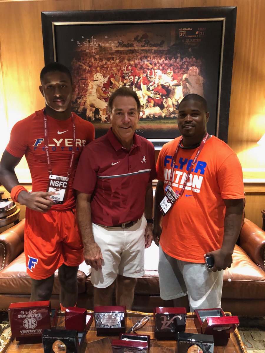 Antonio_johns0n's tweet photo. Blessed to receive an offer from the University of Alabama 🔴⚪️🐘 #RollTide https://t.co/NyFo66Z6rZ