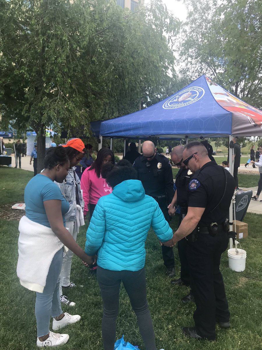 Code4Metz's tweet image. The 1st Annual Aurora Youth Expo was held today on the Great Lawn with the theme of preventing youth violence. Great attendance! These 4 young women approached my officers &amp;amp; asked if they could pray for their safety as they protect our communities. @AuroraPD @AuroraGov @TheIACP