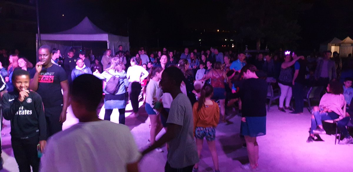 BoireVladimir's tweet photo. Ce soir #UnusualEvents met le feu à la #fêtedelaVille de @Saintcyrlecole ! A ne pas manquer, jusqu'à 2h du matin, esplanade Napoléon Bonaparte ! https://t.co/7E5KVWil6u