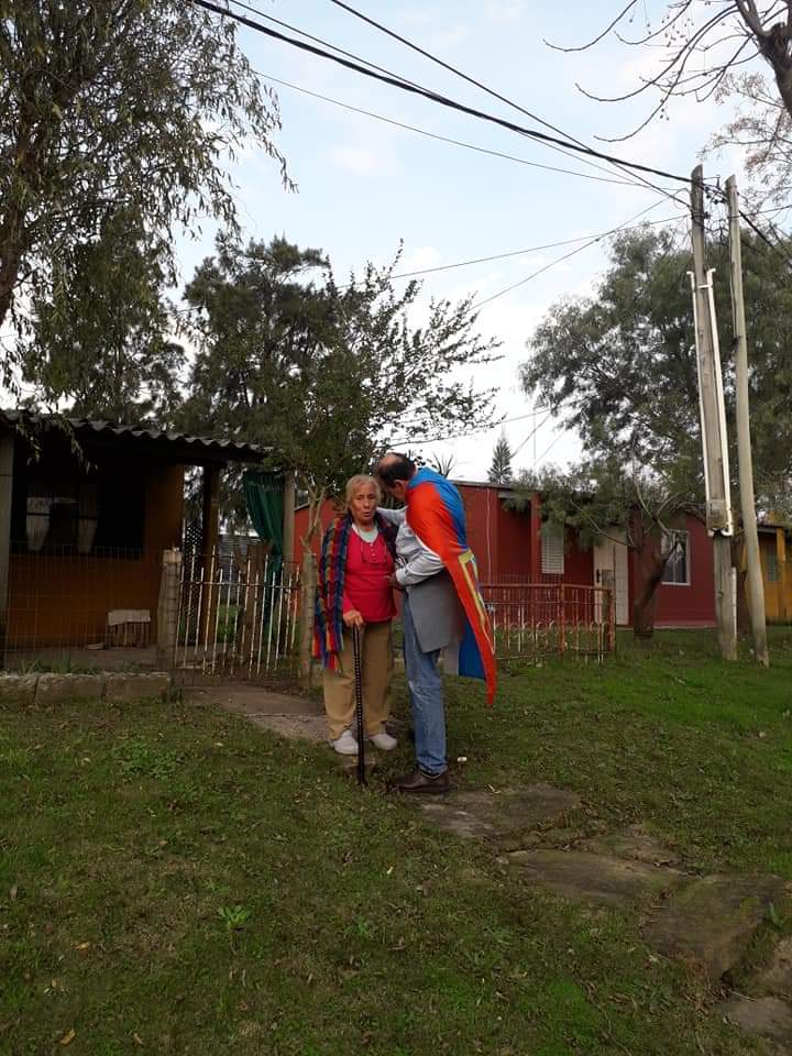 El compañero @OscarDeloSantos en Cerro Pelado, casa a casa.
#ElCaminoEsConElFlaco
#738LaListaDelFlaco
#GarantiaDeFrenteamplismo
#elnuevoimpulso
#OrgulloFrenteAmplista