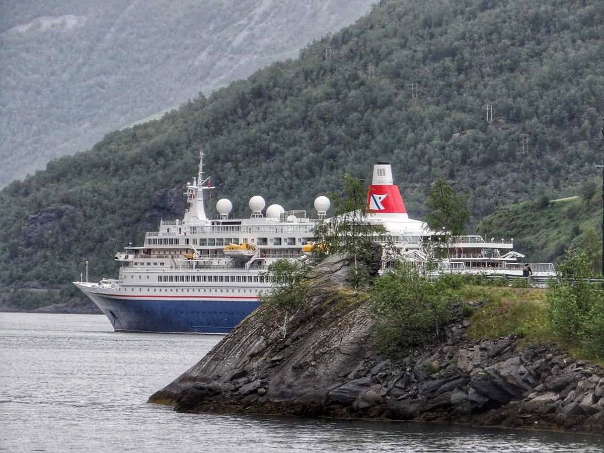 @FredOlsenCruise #Boudicca anchored at Flåm last week during our Norwegian Fjords cruise. Oh how we wish we were still there 😀😀😀🇳🇴🇳🇴🇳🇴🛳️🛳️🛳️

#Flåm #Norway #Fjords #Cruise #FredOlsen #Boudicca #CruiseAdventure #CruiseWithFred #Cruisemarsh