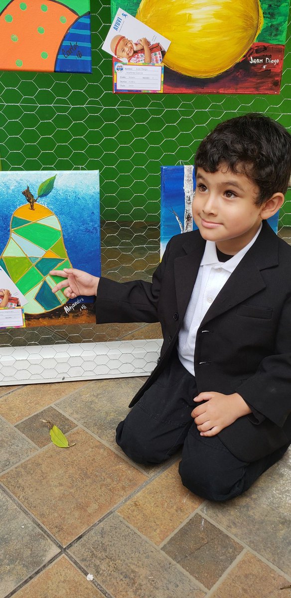 oscarimoraless's tweet photo. A sus 4 años ya ha vendido un par de pinturas jajaja #MiAlex https://t.co/pK71hOourh