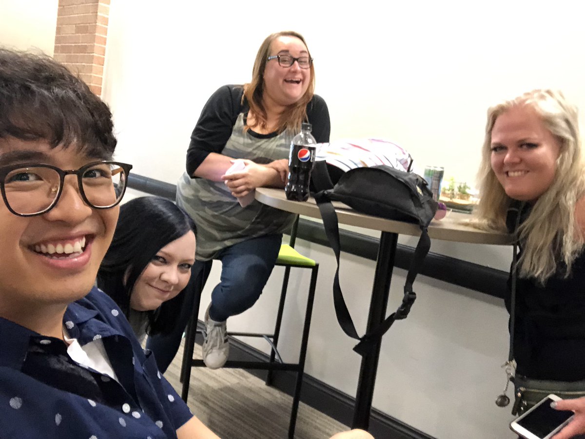 _itsokaysammy_'s tweet image. Squad Goals at #FuzzCon. ✌🏻