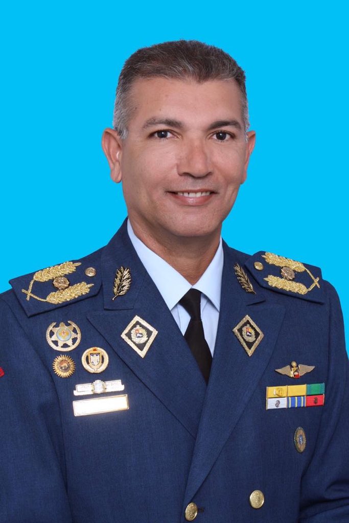 michellecsiscov's tweet photo. Denuncio la desaparición de mi papá General de Brigada de la Aviación Miguel Sisco Mora, luego de ser detenido ayer viernes 21 de junio 2019 por cuerpos de seguridad del Estado Venezolano. Exigimos al gobierno información sobre su paradero y comunicación con el. RT Por favor https://t.co/FWPCkzFcyV