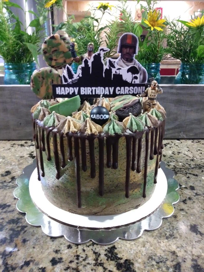 KetsAllNahRoh's tweet photo. Mission accomplished!😎💚 #Fortnite #FortniteCake #CamoCake #Dripcake #oreocake #cookiesandcream #caketopper #cookiepops #QuetzalsCakes @CakeBossRalph @duffgoldman @CakeBossBuddy https://t.co/hYtqbig4mi