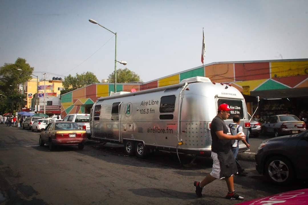 airelibre_fm's tweet image. Sábado de @radiobarriofm desde la legendaria colonia #Portales con la #ChilangaBanda de @jaimelopez_ en el estudio de @airelibre_fm  105.3, si se lo perdieron les compartimos la galería.

✨🎙📻
#LaNuevaRadioDeLaCDMX #TodosSomosAireLibre