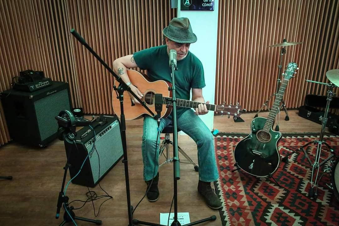 airelibre_fm's tweet image. Sábado de @radiobarriofm desde la legendaria colonia #Portales con la #ChilangaBanda de @jaimelopez_ en el estudio de @airelibre_fm  105.3, si se lo perdieron les compartimos la galería.

✨🎙📻
#LaNuevaRadioDeLaCDMX #TodosSomosAireLibre