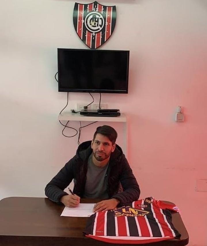 Sb_Palacios's tweet photo. #TXEM - ex #GodoyCruz
Adrian Torres se convirtió en nuevo refuerzo de #Chacarita. El lateral/volante por izquierda, de 29, llega procedente de #Almagro
Trayectoria: #Vélez (inferiores); Godoy Cruz; #Atlanta; #Fenix; #DeportivoMerlo; y Almagro. https://t.co/V8y4jpHWPg