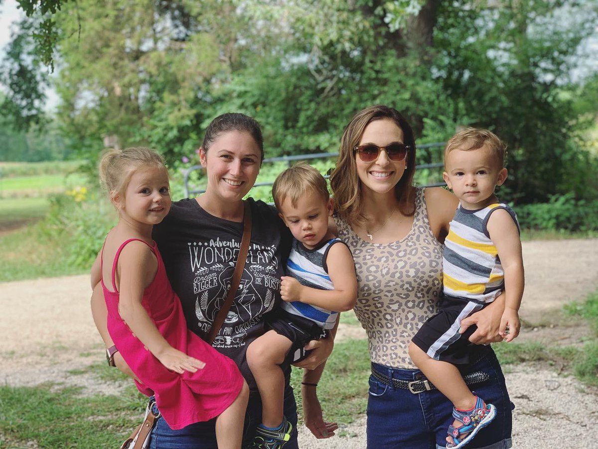 jmtownse's tweet photo. We love sunflowers, blueberries, and animals! Enjoying some time with our friends in South Carolina 🌻♥️ https://t.co/ComJCEYh7c