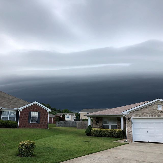The sky is eerily beautiful. bit.ly/2L6ddGR