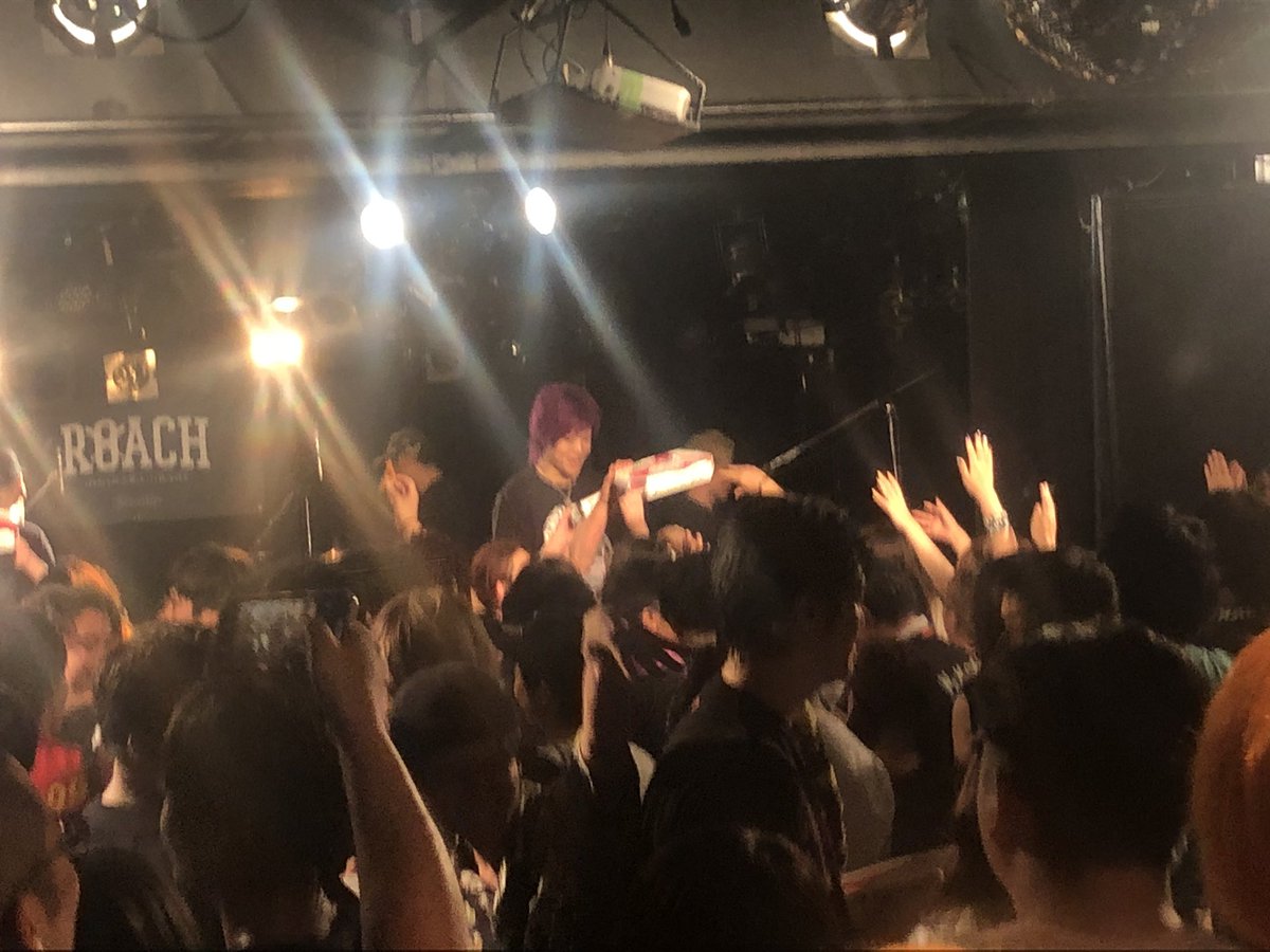 Slowclothing あと前回ツーマンのmuccのミヤさんがこっそりとライブに来られていて 結婚式の時も思いましたが改めて本当に後輩思いな方だなーと思いました 愛だわ お話できて光栄 そして スロクロ的にこうご期待