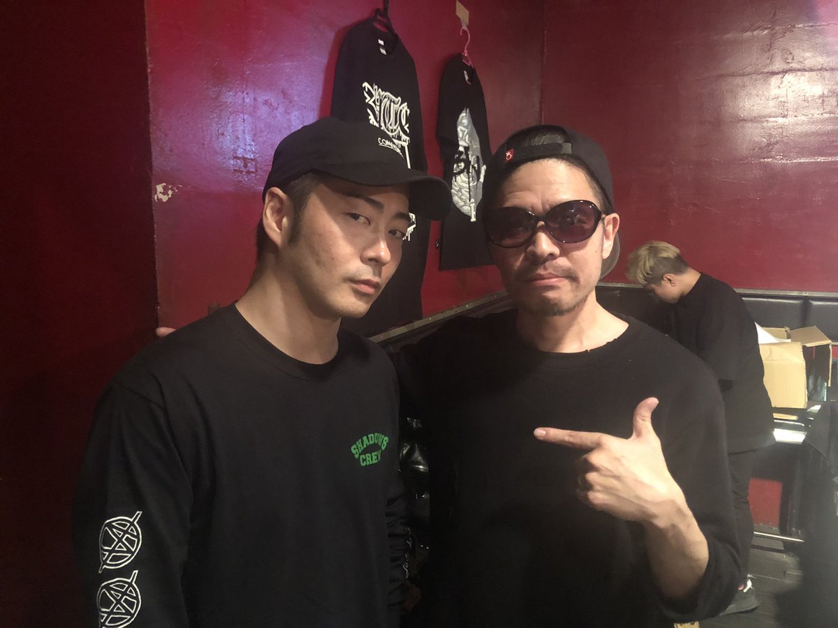 Slowclothing あと前回ツーマンのmuccのミヤさんがこっそりとライブに来られていて 結婚式の時も思いましたが改めて本当に後輩思いな方だなーと思いました 愛だわ お話できて光栄 そして スロクロ的にこうご期待