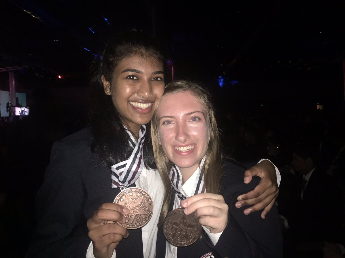 Congrats to Lauren Heiberg and Heera Rajavel from Skyline HS for placing in Physical Therapy AND Sports Medicine! WA HOSA is so proud of you!!🤩🤩